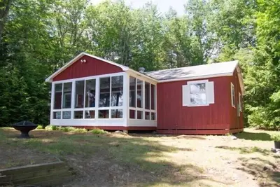 Image de Cozy Lake Winnisquam retreat for 6 with dock and swimming