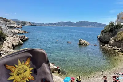 Image de Corniche Kennedy direct sur la plage -confort -standing-vie de quartier-au calme