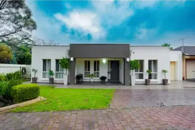 Image de Park facing cozy comfy home - 3 Bedroom