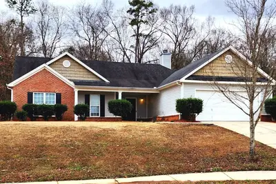 Luxury Home: 4 Tv's, Fenced Yard