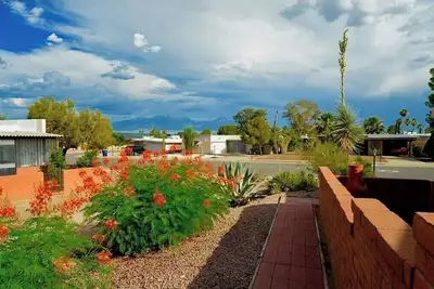 Image de Coming Soon - Currently Being Renovated. Townhome with unparalleled views!