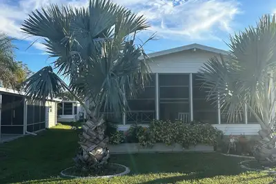 Image de Charming 2-bedroom mobile home in fabulous Riverwalk Community 55+ with Ac, WiFi