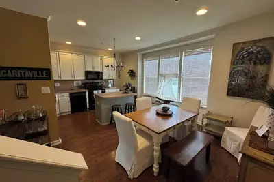 Image de Charming 3-bedroom 3. 5 bath townhome w/seasonal pool