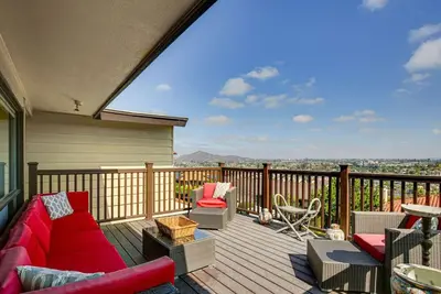Image de 474) Amazing Views + massive pool! Total Oasis