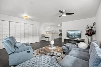 Image de Silver Strike Condo #1 Spacious and Modern. Convenient centralized location.
