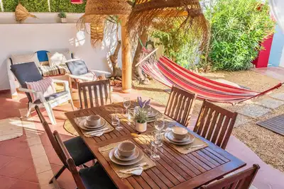 Image de Charming apartment within walking distance of the beach, private garden and barbecue