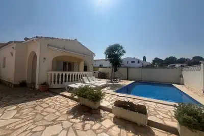 Image de Charming 3-bedroom villa with private pool, parking, Ac and WiFi in L'Escala