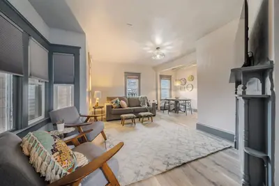 Image de Executive Retreat: Furnished, Yard, Parking and Blocks From Downtown Appleton