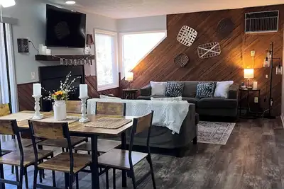 Image de Serene haven \"The Nest\" in Wintergreen, close to activities and restaurants.
