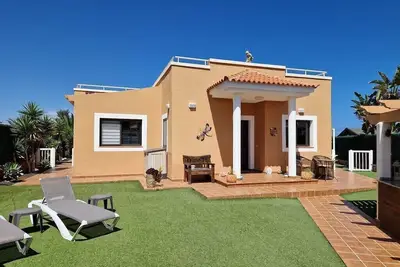 Image de Luxury 3 bedroom villa overlooking golf course with private pool and Wi-fi