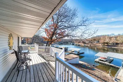 Image de Lake Escape: Home sleeps 12, ideal for family fun/relaxation with lakeview.