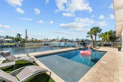 4 Bedroom Waterfront Pool Home near charming downtown New Port Richey