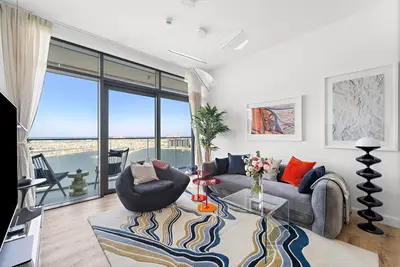 Image de Elegant 2 Bd with Spectacular Beachfront View