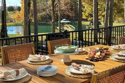Image de Bourbon Trail Log Cabin w/Pond*Hot Tub & Speakeasy
