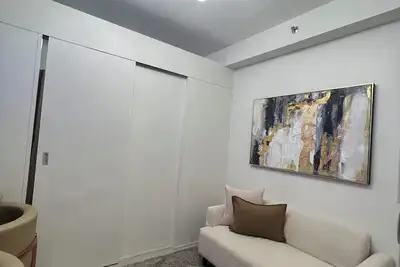 Kick back and relax in this calm, stylish space at the heart of the city!