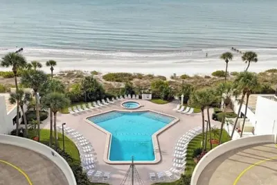 Image de 20% Off Nightly Rate ~ New Listing Promo! Beachfront condo with balcony