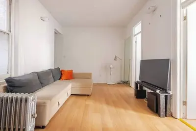 Image de A Cozy 2br East Village Haven! Sleep and Wake Up Next to Iconic Nyc Landmarks.