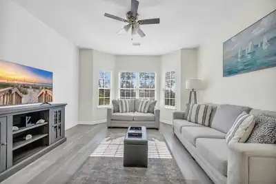 Image de 3 bedroom 2 bath, Southern and beach style apt comfortable for whole family \n