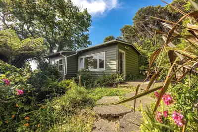 Image de Splashing Tūi Cottage