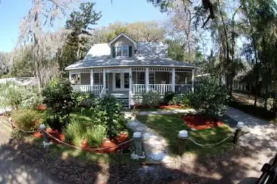Image de Captain's Cottage in Shellman Bluff - a charming cottage family and pet friendly