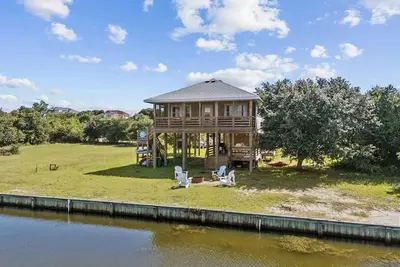 Image de Welcome to the Cool Change Beach Cottage, Canal front 4x4 area of Carova Beach.