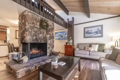Image de Summit Nest: Next to Trails, Lake & Village, Ac!