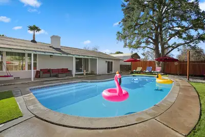 Image de No Cleaning Fee: Heated Jacuzzi - Game Room - Fire Pit Perfect - Family Friendly
