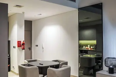 Image de Stylish & Cozy Apt Awaits You