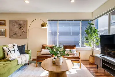 Image de Mins to WorldCup/Desig. Parking/Walks to Dt/Ac