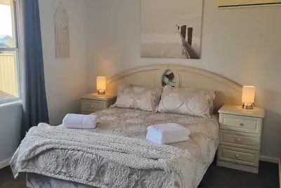 Image de Family Haven - Charming 3-bedroom house with Ac and WiFi in peaceful Koongamia