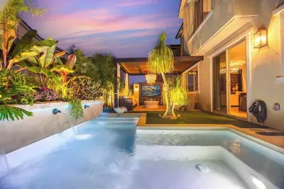 Image de @Marbella Lane - Stylish Dream Home in Rmv w/ Pool