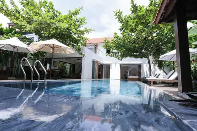 Image de Banyan Ocean Villa is a large peaceful home just steps from the stunning Beach