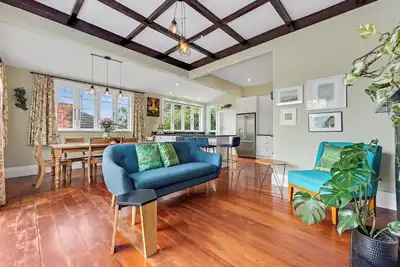 Image de Bright and Spacious Home in Prime Bayswater Location.