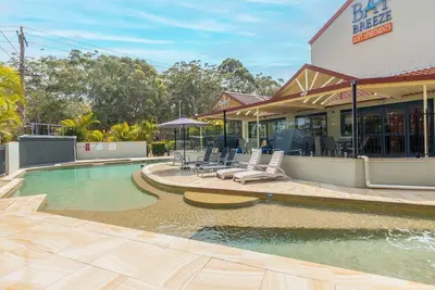 Image de Bay Breeze 18, 1 Trafalgar St - ground floor, air con and complex pool