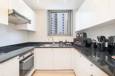 Image de Bright and Airy 1-Bedroom Apartment Perfect for 4 in Dubai Marina