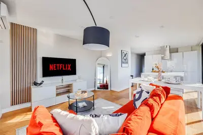 Image de Stunning Penthouse • City Centre • Large Balcony • Private Parking • Smart TVs