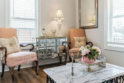 Image de Regal Retreat with City Views