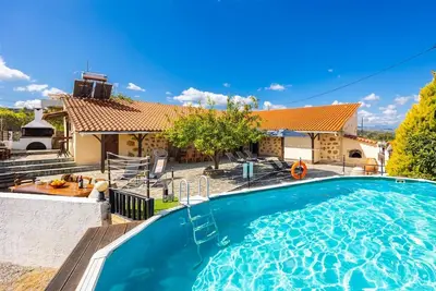 Image de Villa Roupes Stone - Quatre Chambres Villa, Couchages 10