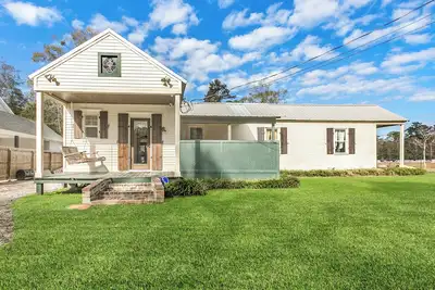Image de Historic Shotgun House/Walk To Town/Biking