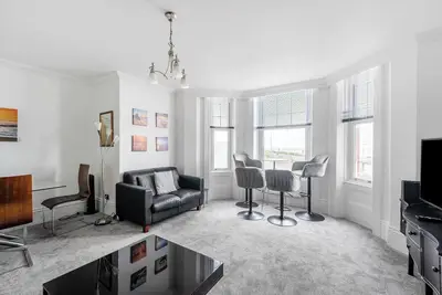 Image de Bournecoast: Modern apartment opposite sandy beaches boasting Sea Views - Fm3441