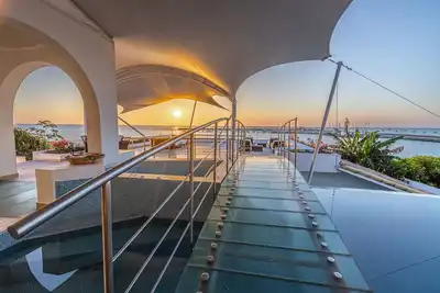 Image de Luxurious Oceanfront Villa with Breathtaking Views