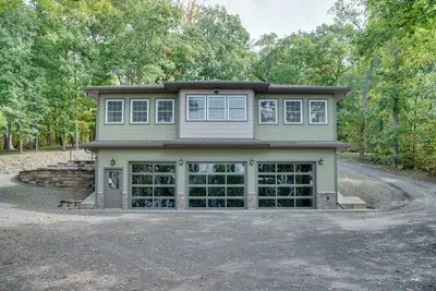 Image de Large, Lakefront Home and Guesthouse on the South East side of Seneca Lake.