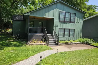Image de Eclectic 3 Bedroom Lake Wandawega Cabin