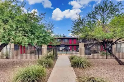Upgraded Modern 2-bedroom condo in midtown Phoenix!