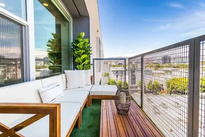 Image de Comfy & Modern 2 Bdr & 2 Bth in Hollywood Free Pkg