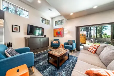 Image de Mountain Chic Retreat w/ Hot Tub - Escape the City