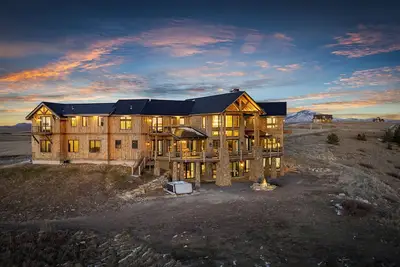 Image de Belt Creek Lodge / Hot Tub • Game Room • Fast Wi-Fi
