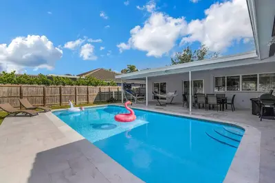 Image de Spacious Luxury Pool House w/ Ice Plunge, Game Room & Concierge – Sleeps 12!