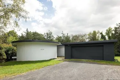 Image de Architectural Gem with 1 Acre - RotundaHouse