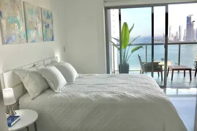 Image de Artful with Amazing balcony - Bay views